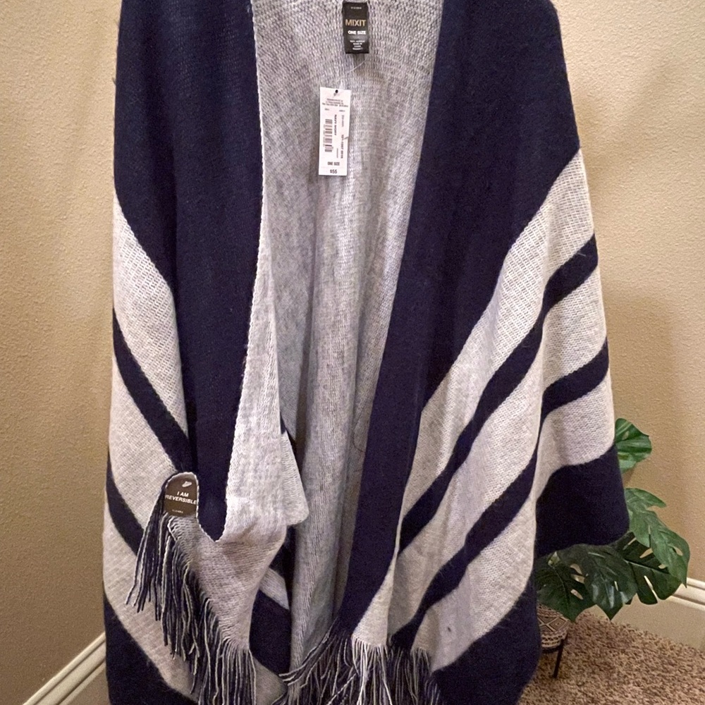 MIXIT one size fits most navy and white reversible sweater wrap